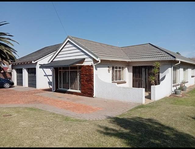 3 BEDROOM HOUSE FOR SALE IN WYCHWOOD
